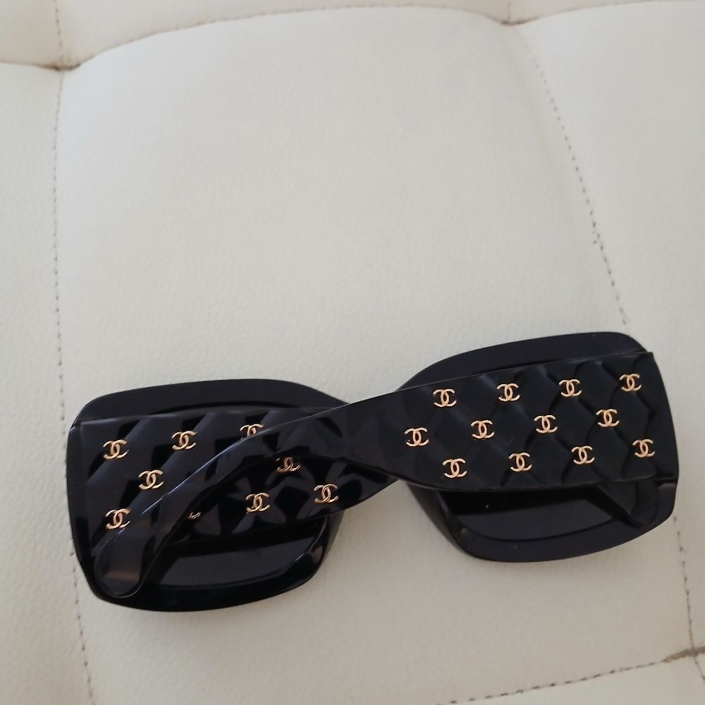 CHANEL Black and Gold Sunglasses - Picture 6 of 7